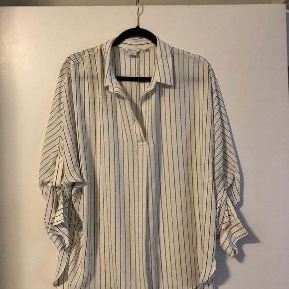NWOT Reitmans White and Black Striped Shirt - Picture 1 of 2